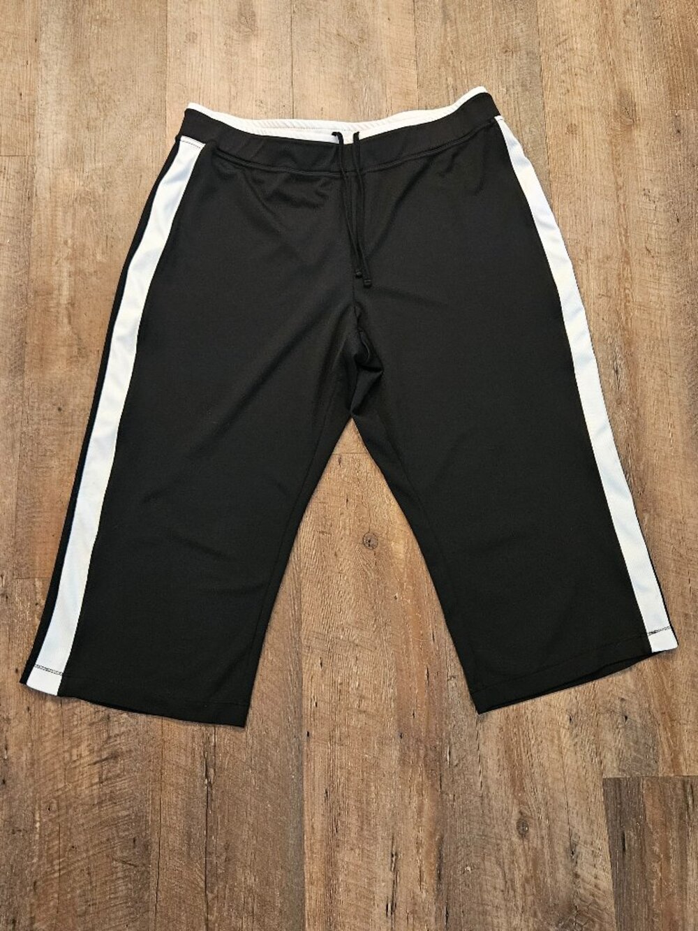 Made for Life Women's Black Athletic Cropped Pants White Side Stripe Size XL